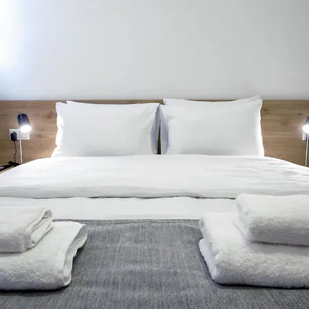 Airbnb - Bella Vista B Apartment