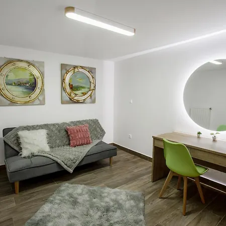 Airbnb - Bella Vista B Apartment *